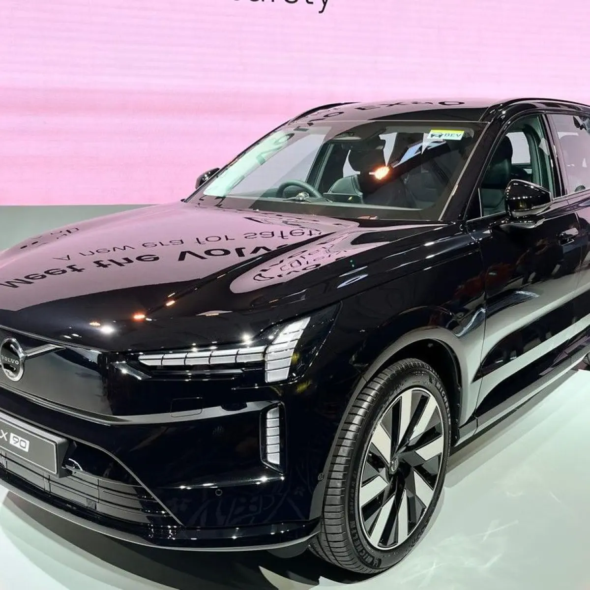 Volvo EX90 Buktikan Ketangguhan Bodi Mobil Listrik, Warisan 