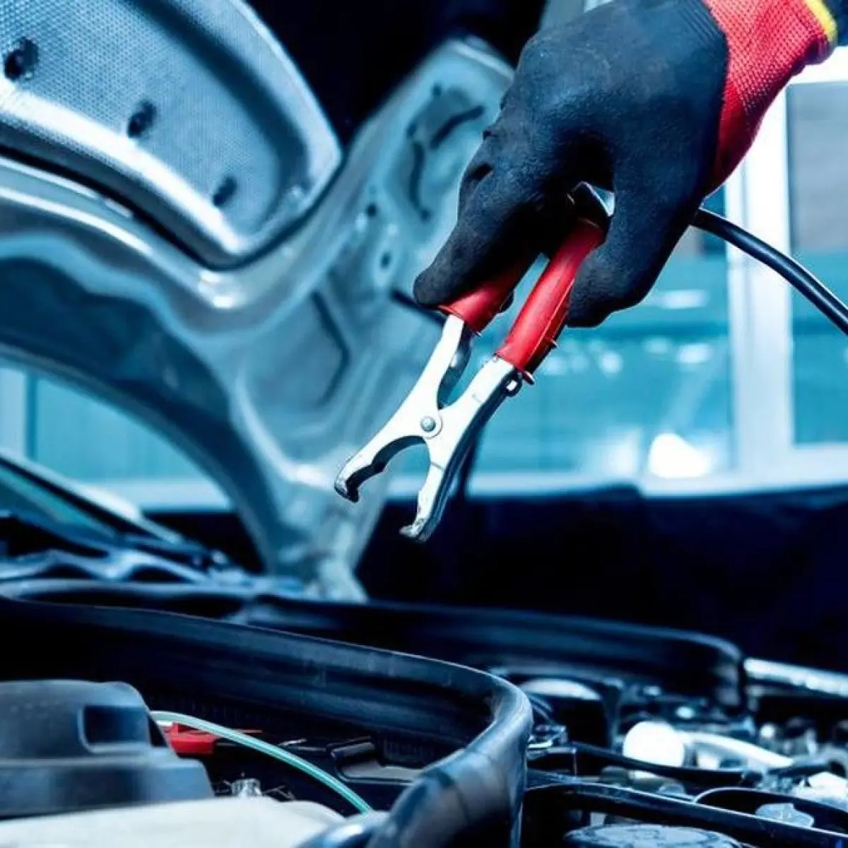 Jantung Kelistrikan Mobil Bermasalah? Ini Penyebab Utama Aki Soak dan Panduan Perawatan Optimal