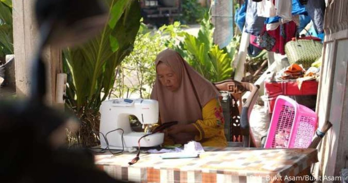 Transformasi Ekonomi: Kisah Perajin di Bekas Lokalisasi Panjang, Bandar Lampung Raih Peluang Baru Melalui Jahit
