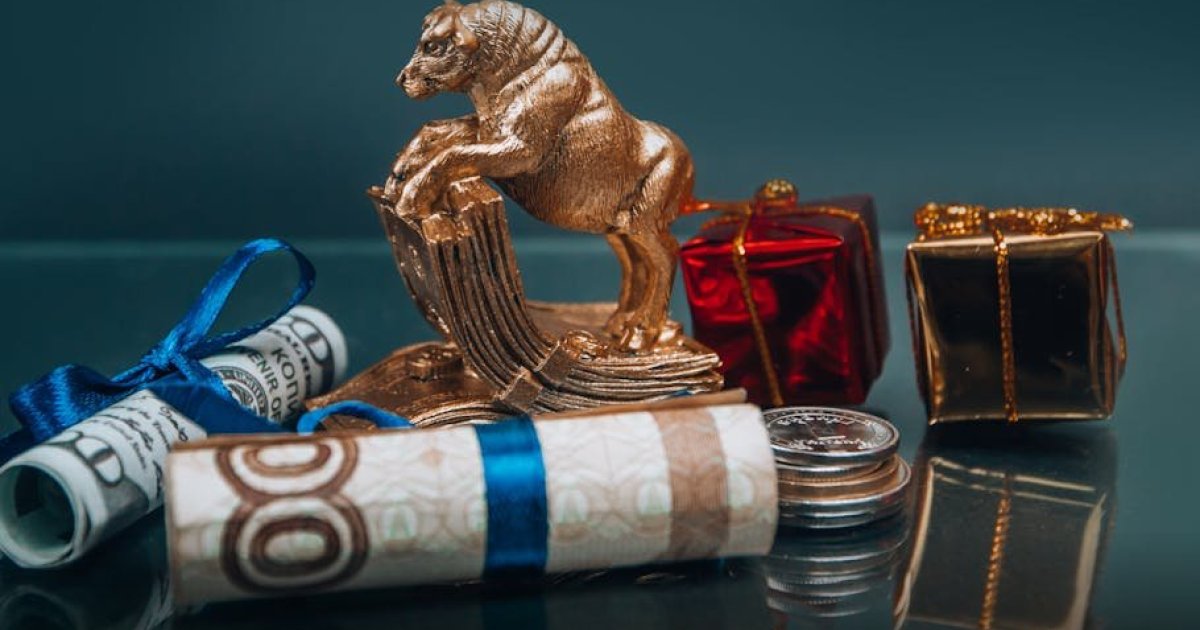 Ramalan Zodiak Hari Ini: Rezeki Nomplok & Karier Cemerlang Menanti!