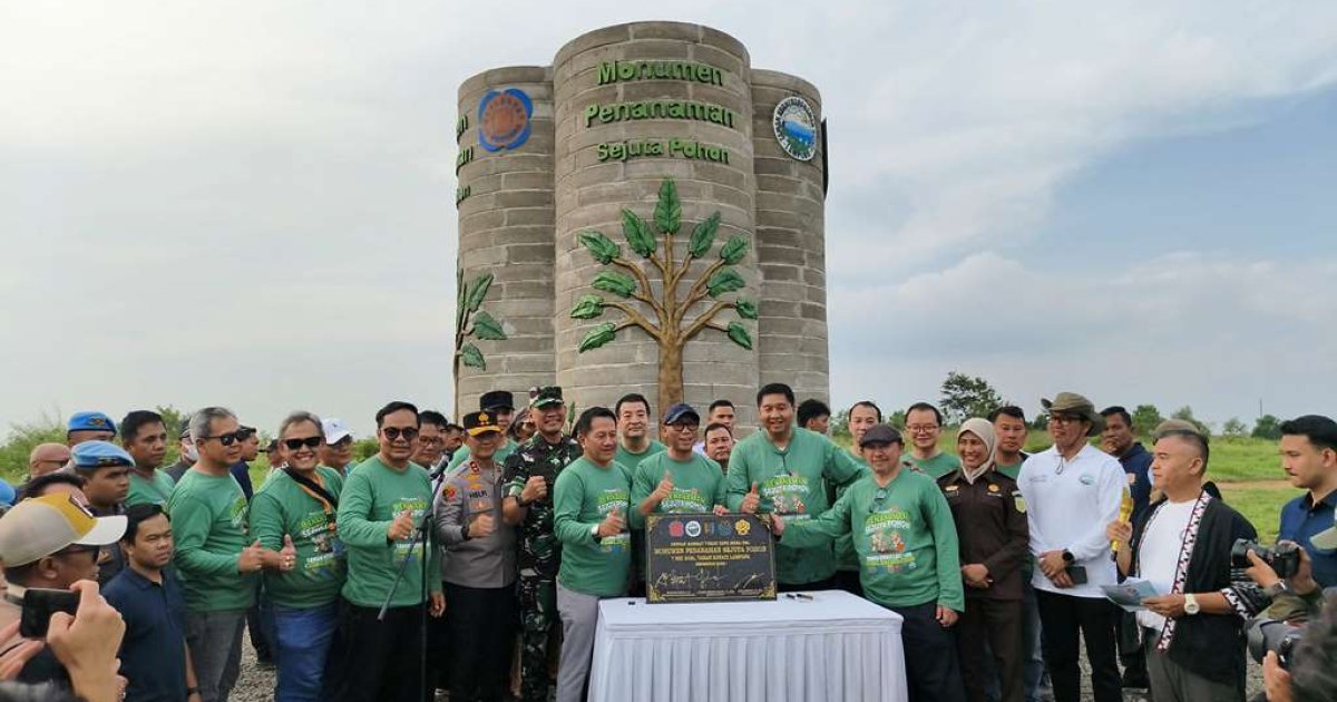 Prosesi peresmian Monumen Penanaman Sejuta Pohon di Taman Kehati, Lampung Selatan