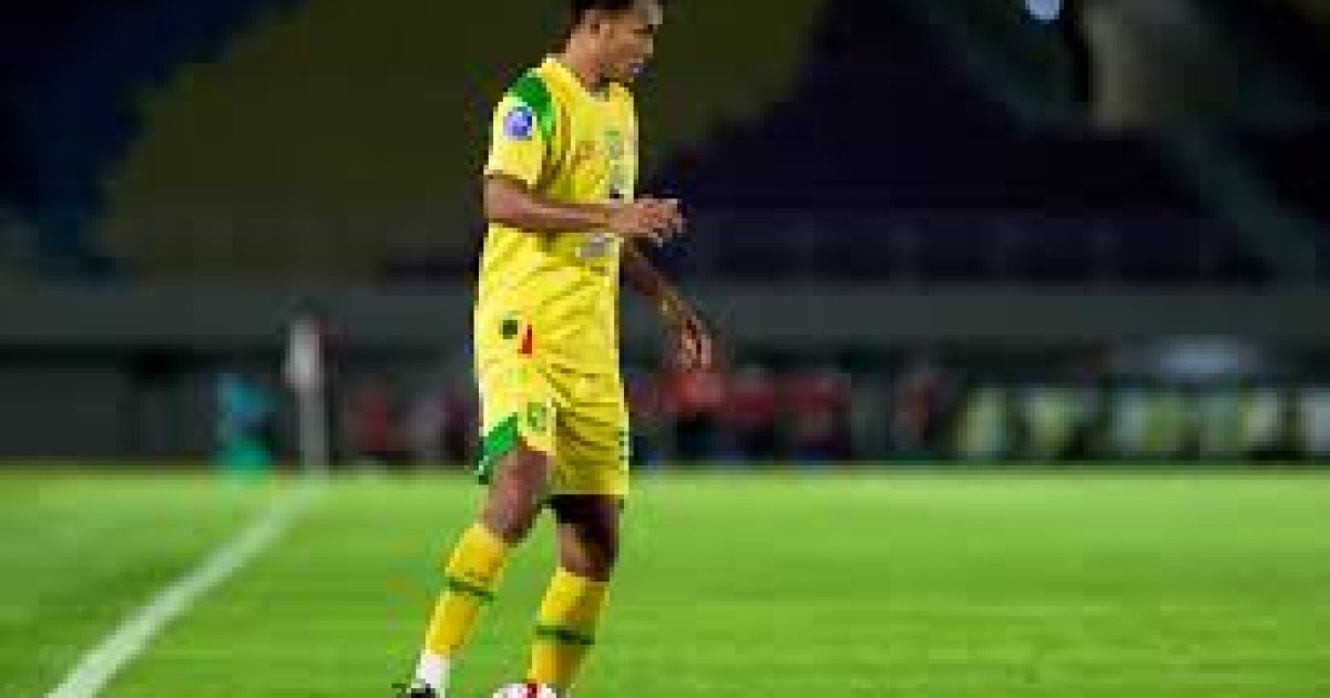 Malik Risaldi saat beraksi di laga melawan Persis Solo. (Persebaya)