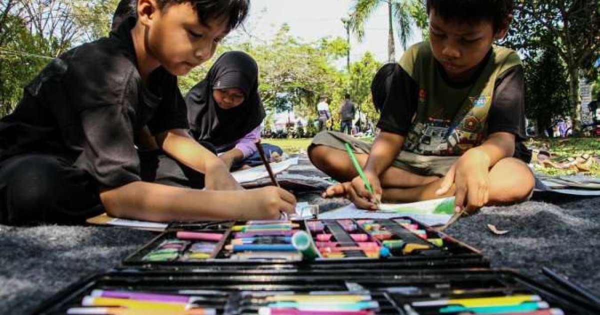 Perlindungan Ruang Digital Anak Mendesak: Kominfo Segera Terapkan PP Tunas, Delapan Platform Jadi Sorotan Utama