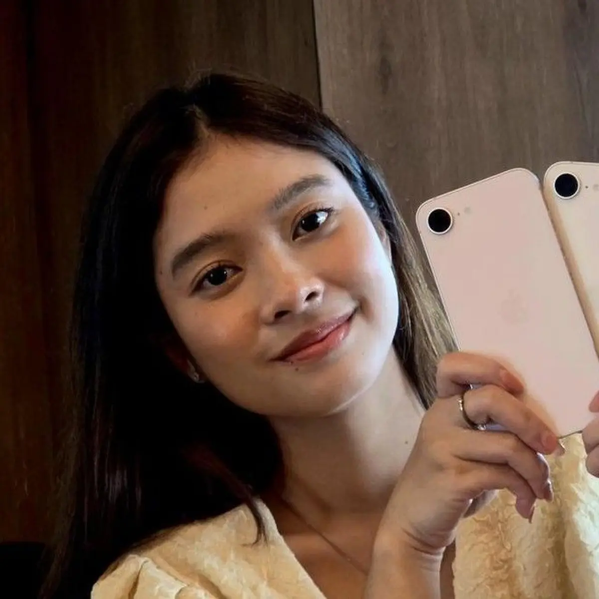 Perbanding iPhone 17e vs 16e: Serupa Tapi Ada Bedanya, Perlu Upgrade? Foto: Adi FR/detikINET
