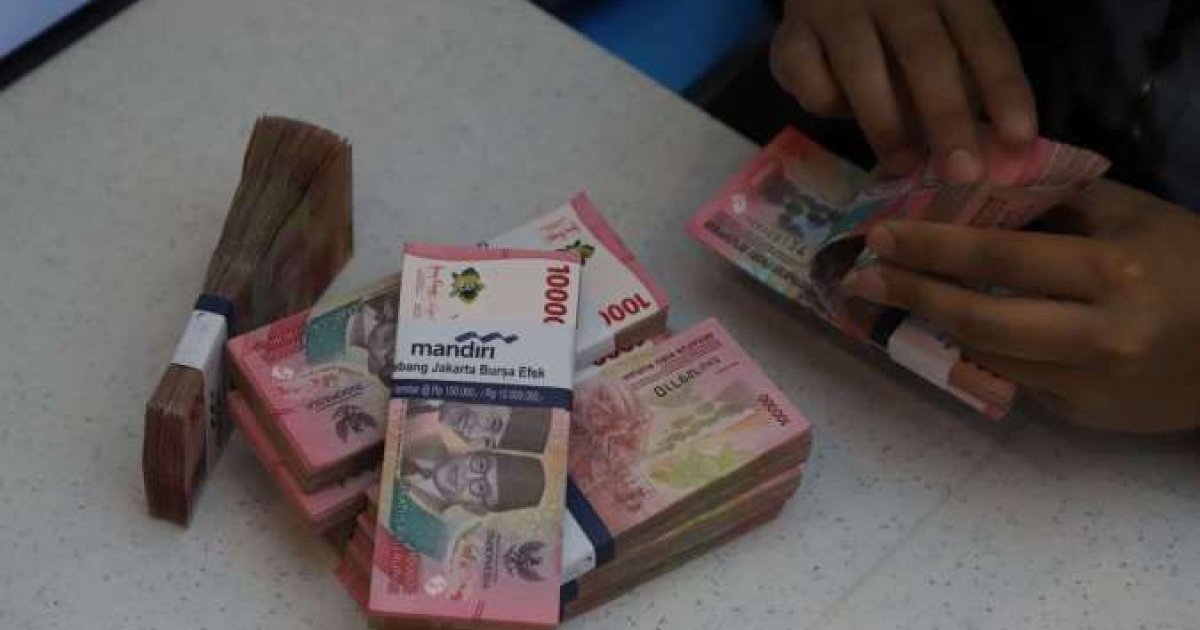 Perlambatan Dana Simpanan Kecil: Tanda Daya Tahan Finansial Kelas Menengah Bawah Tergerus