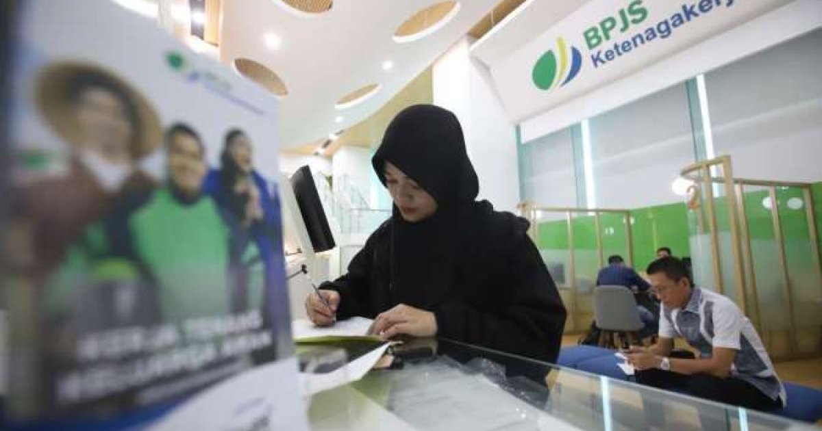 Antisipasi Lonjakan Penarikan Dana JHT: Dampak Potensial Gelombang PHK pada Klaim BPJS Ketenagakerjaan