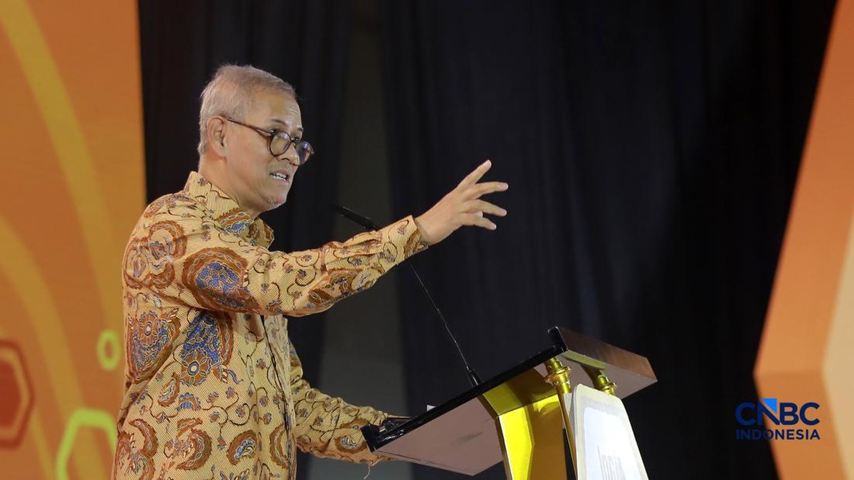 Foto: Ketua Dewan Komisioner LPS, Anggito Abimanyu saat menyampaikan sambutan dalam Jogja Financial Festival 2026 di Jogja Expo Center (JEC), Yogyakarta, DIY, Jumat (22/5/2026). (CNBC Indonesia/Muhammad Sabki)