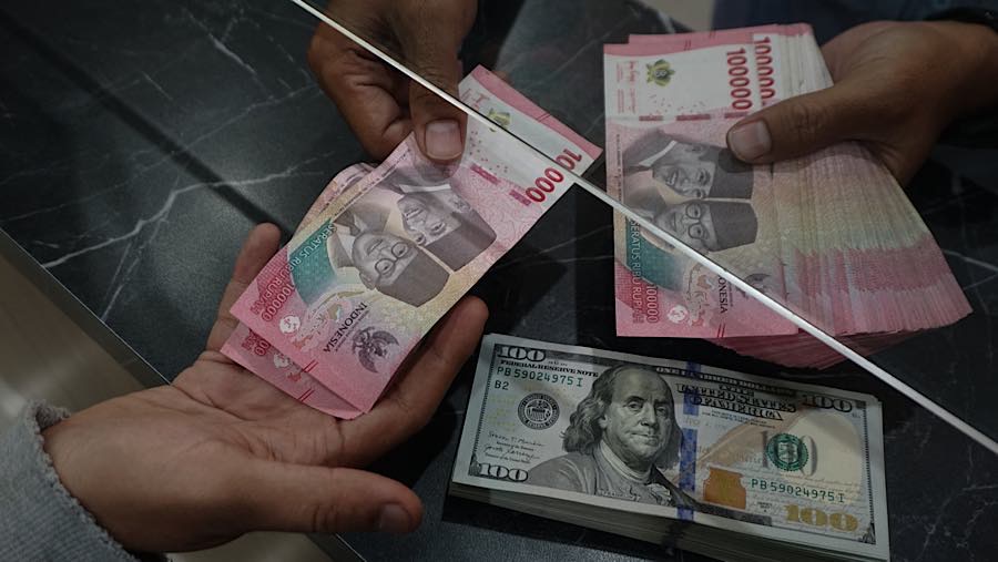 Rupiah Tertekan di Tengah Redanya Eskalasi Konflik Global, Sentimen Domestik Jadi Beban Utama