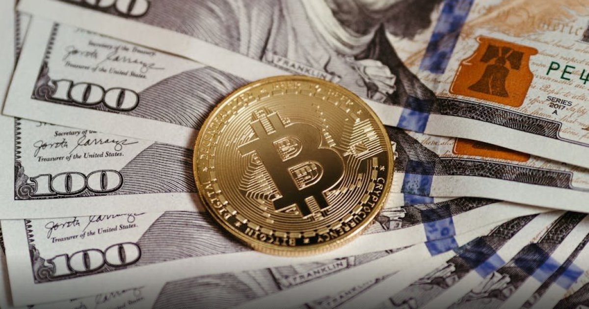 Visualisasi grafik pertumbuhan indeks saham yang menanjak tajam di atas latar belakang layar smartphone yang menampilkan antarmuka aplikasi investasi yang rapi.