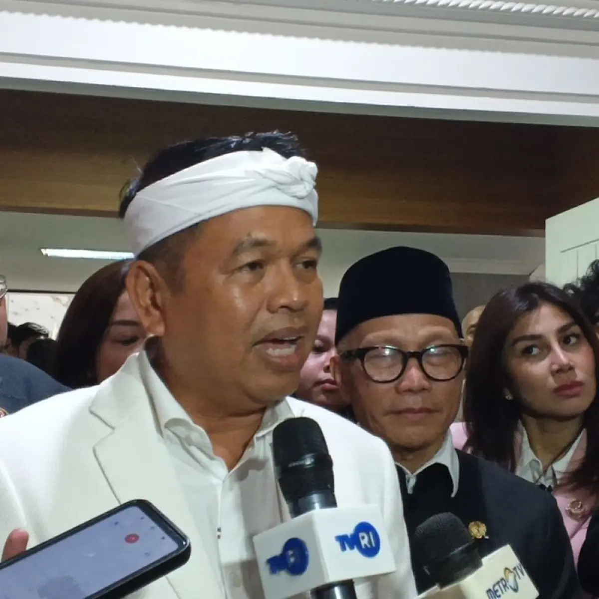 Gubernur Jabar Dedi Mulyadi usai rapat paripurna di Kantor DPRD Jabar, Kota Bandung, Senin (11/5/2026).(Kompas.com/Faqih Rohman Syafei)