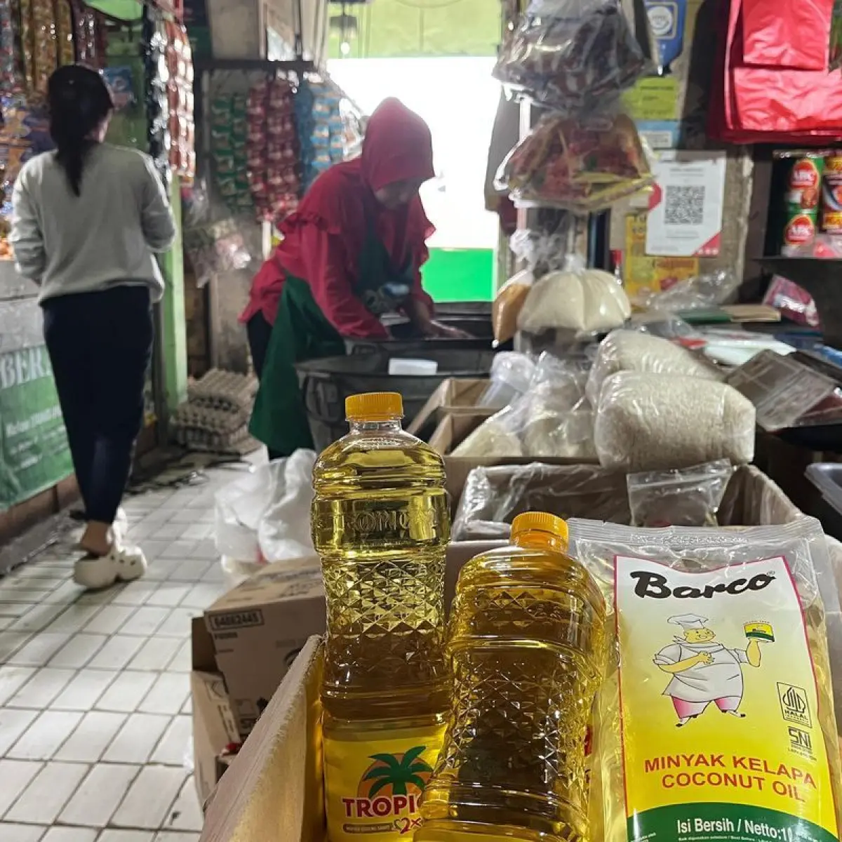 Imbas Kenaikan Harga, Warga Jakarta Mulai Lirik Minyak Goreng Curah dan Tanpa Merek