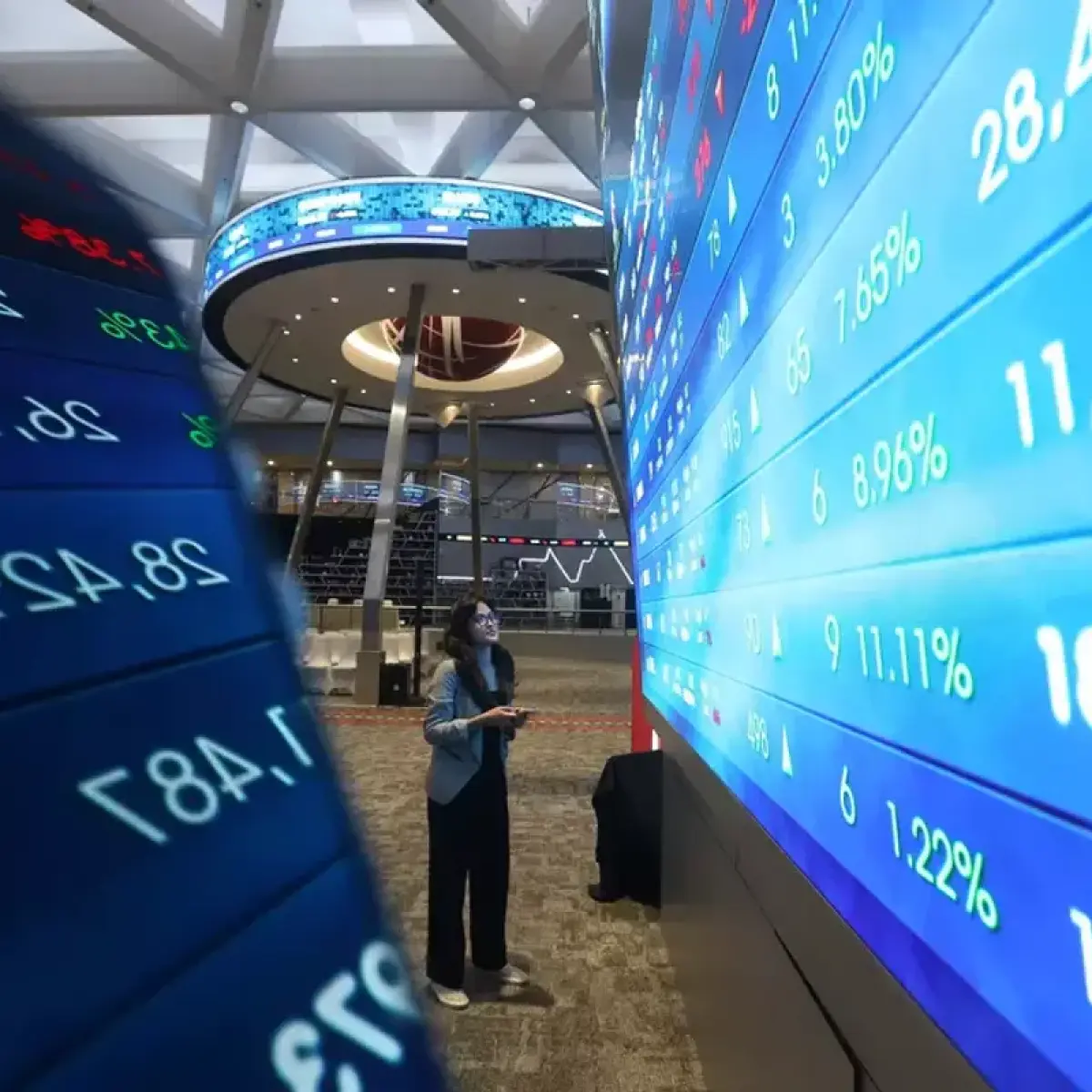 Meskipun IHSG Tertekan, Investor Asing Tetap Memburu Saham TINS dan PACK