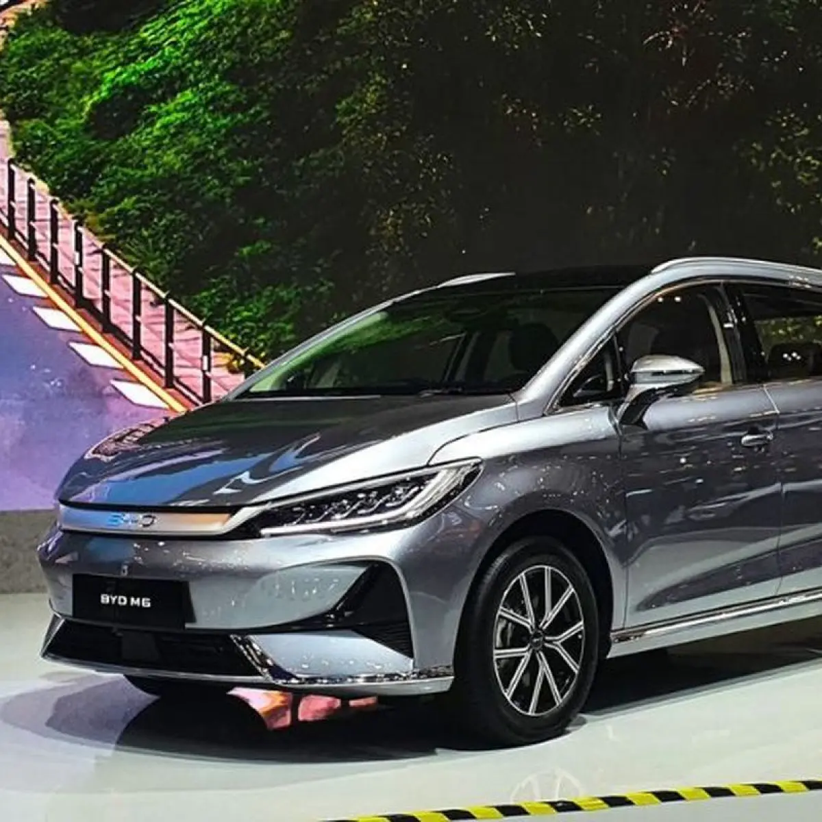 Tren Mobil Keluarga Listrik Meningkat, BYD M6 Puncaki Penjualan Nasional Awal 2026