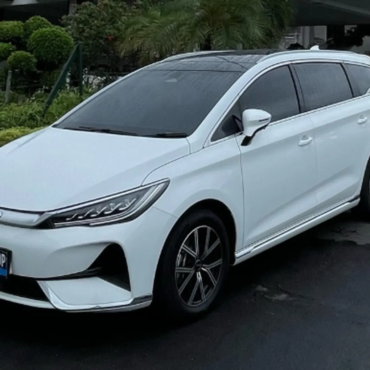 BYD M6 dipakai setahun, sukses melibas Dieng hingga perjalanan jauh lain, hemat biaya servis, tapi ada beberapa kekurangan.(Titus Romania )
