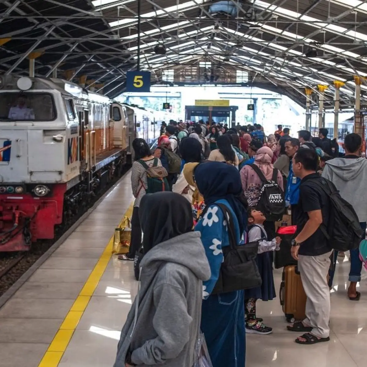 Lonjakan Arus Perjalanan Kereta Api: KAI Angkut Lebih dari Setengah Juta Penumpang Selama Libur Panjang Mei 2026