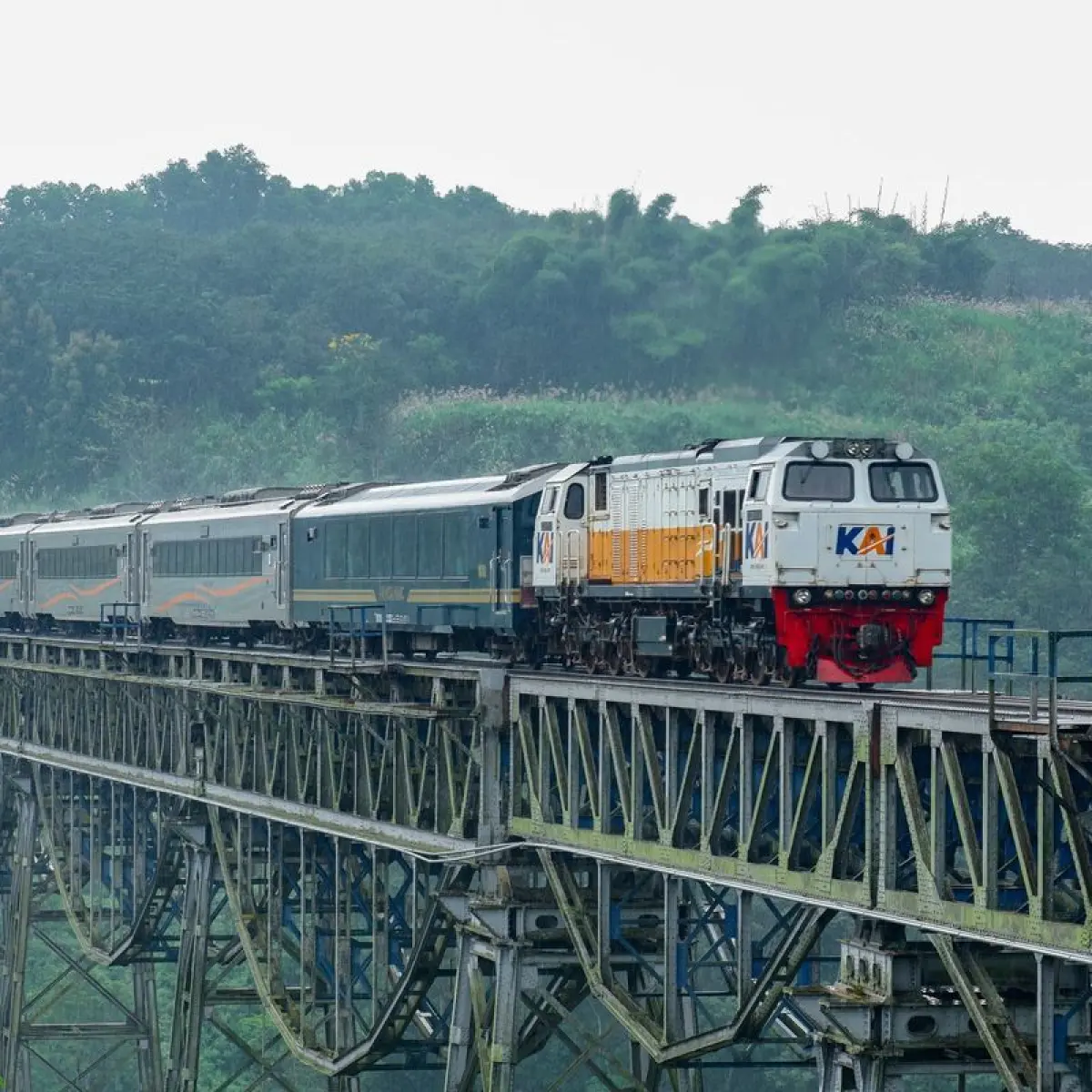 Libur Panjang Mei, Arus Penumpang Kereta Api Jarak Jauh dan Lokal Melonjak Signifikan