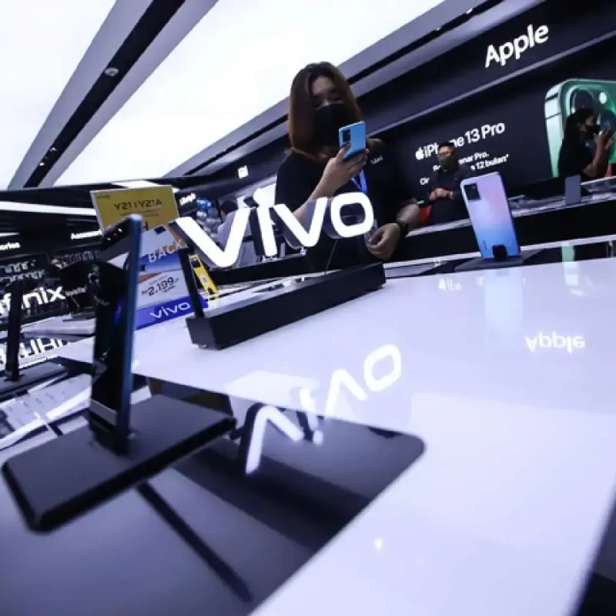 Duel Kelas Atas Rp6 Jutaan: Membedah Keunggulan Vivo V70 FE 5G dan OPPO Reno15 F 5G