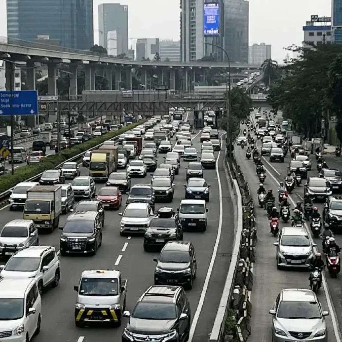 ILUSTRASI. Memilih asuransi mobil harus disesuaikan dengan karakter kendaraan (KONTAN/Baihaki)