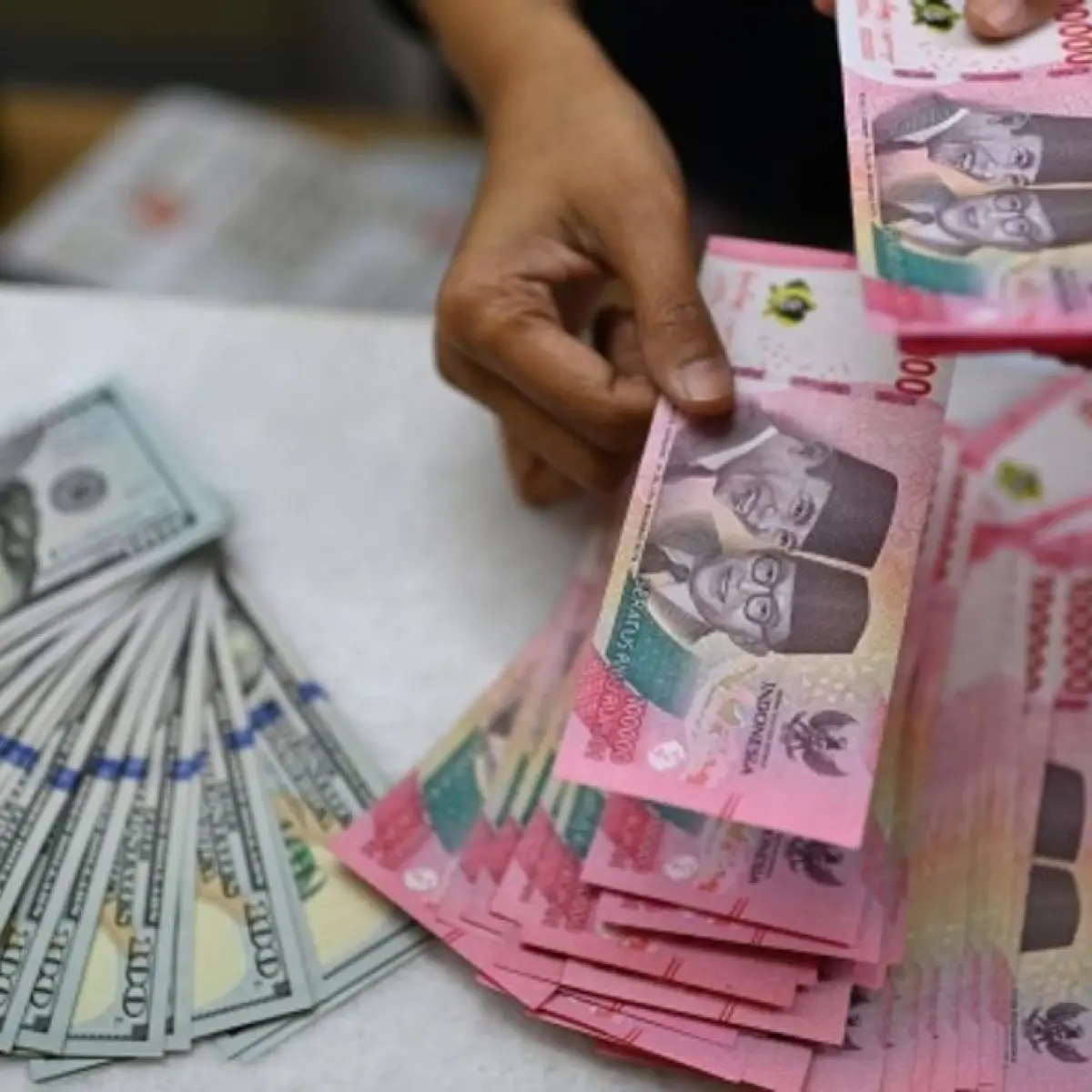 Proyeksi Terbaru: Rupiah Terancam Terkoreksi ke Rp17.930 Akibat Penguatan Dolar AS