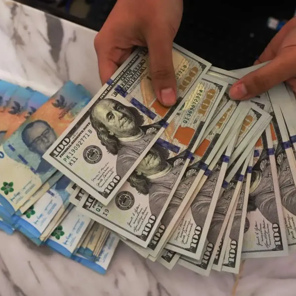 Rupiah Tembus Titik Terendah Sepanjang Masa: Analisis Penyebab dan Langkah Stabilisasi yang Diperlukan