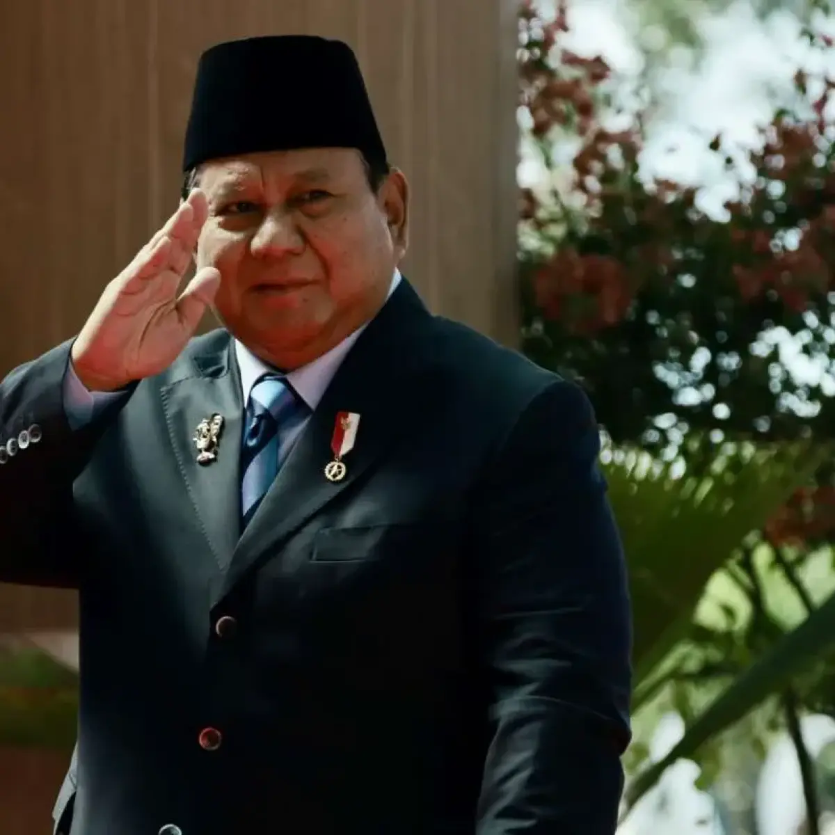 Inovasi Kendaraan Kepresidenan: Prabowo Minta Pindad Rancang Mobil Transparan Berbahan Kaca Demi Interaksi Publik Maksimal