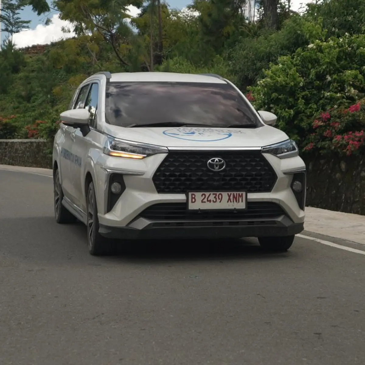 Toyota Fokus Penuh Veloz Hybrid, Opsi Mesin Bensin Murni Kini Tersedia di Avanza dan Zenix
