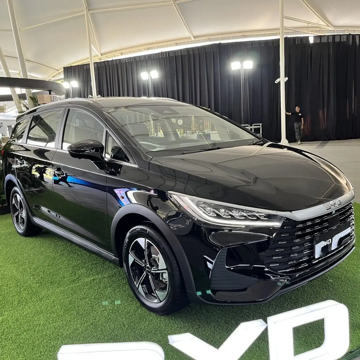 BYD Perkuat Pasar MPV Indonesia dengan Debut M6 DM Teknologi Plug-in Hybrid Multi-Mode