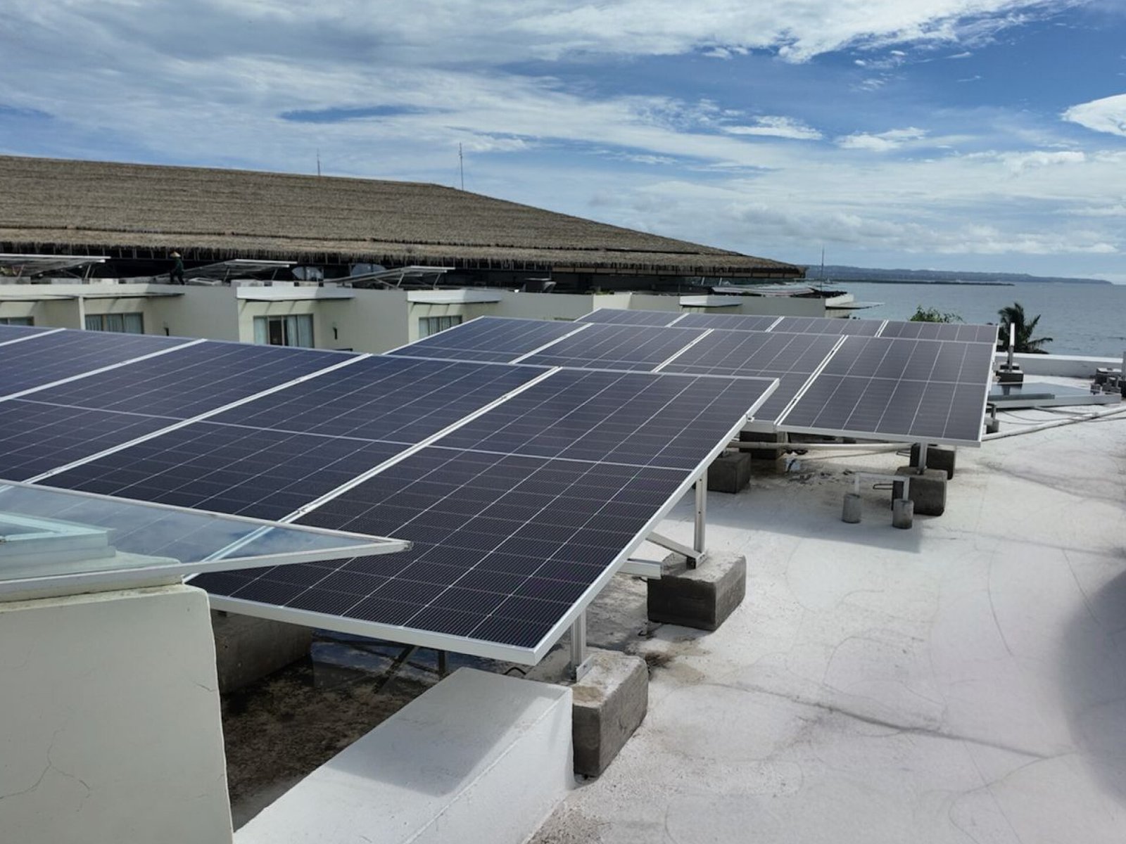 Hotel Premium Bali Ngebut Adopsi PLTS Atap, Strategi Jitu Amankan Pasokan Energi di Tengah Ketidakpastian Global