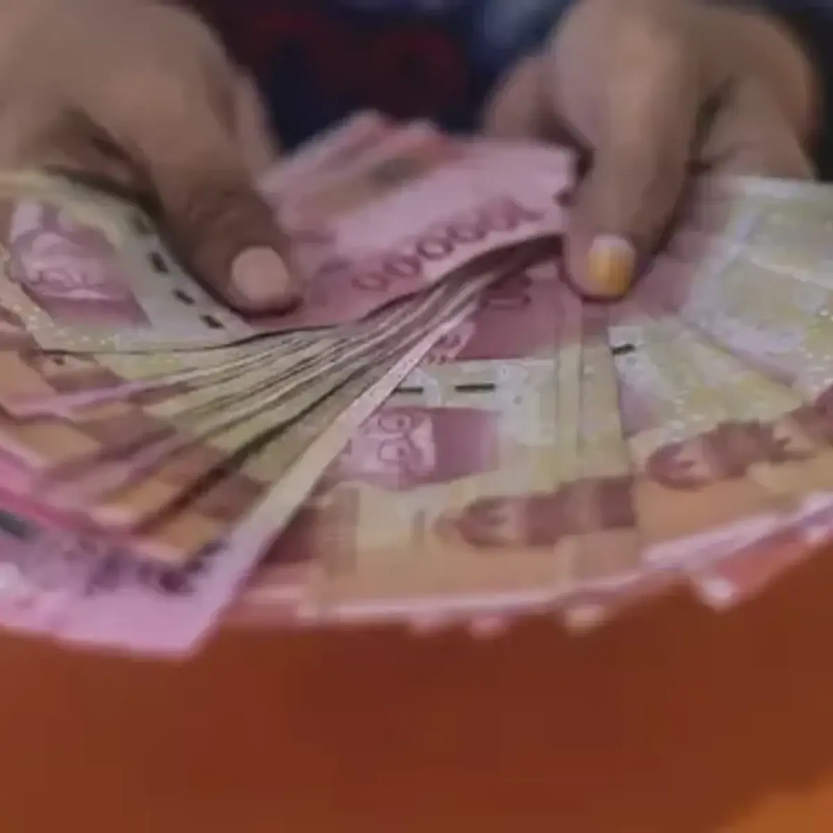 Tekanan Geopolitik Timur Tengah Dorong Rupiah Terpeleset ke Level Rp 17.683 per Dolar AS