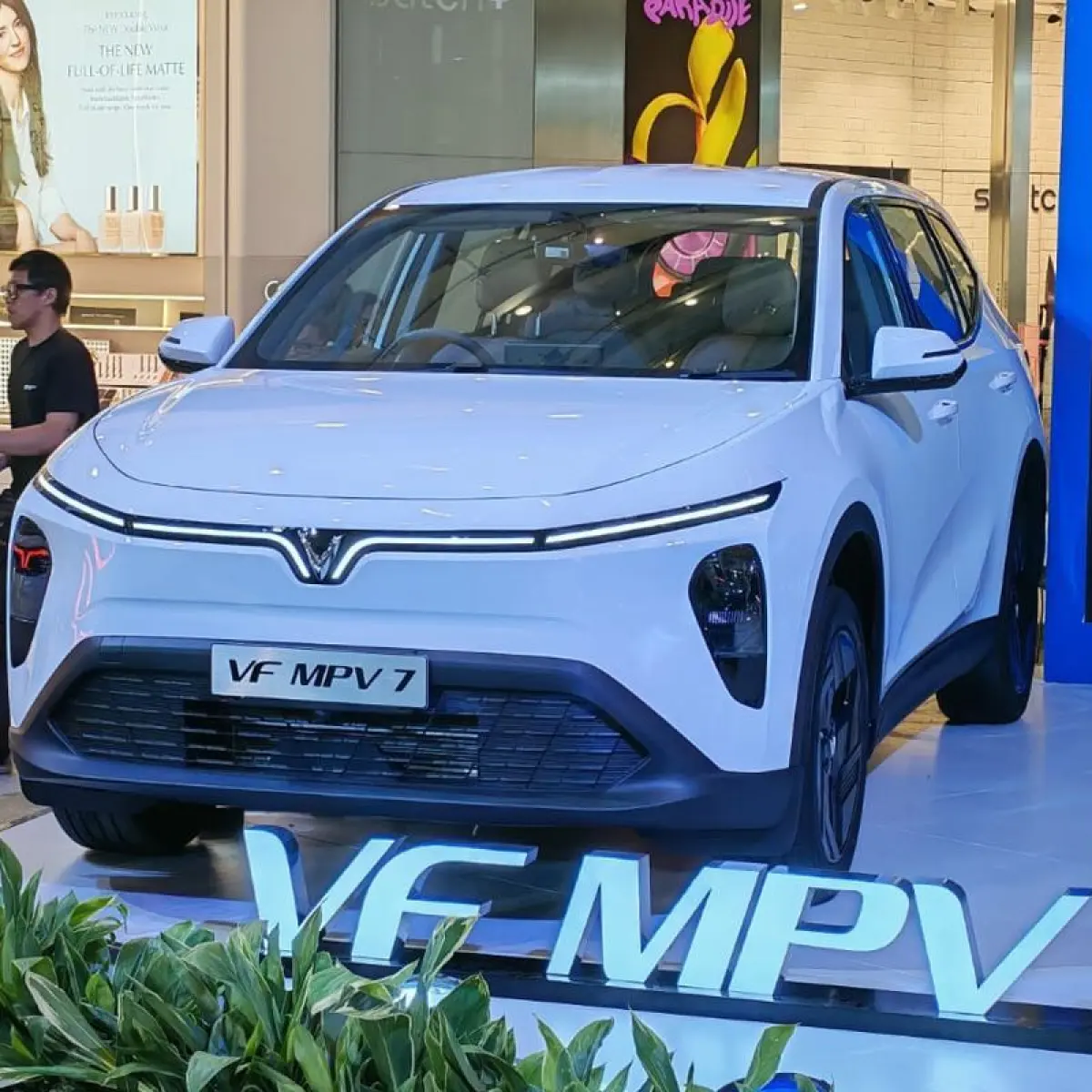 Respon VinFast Indonesia Terhadap Masukan Konsumen: Evaluasi Penambahan Panel Speedometer Digital di VF MPV 7
