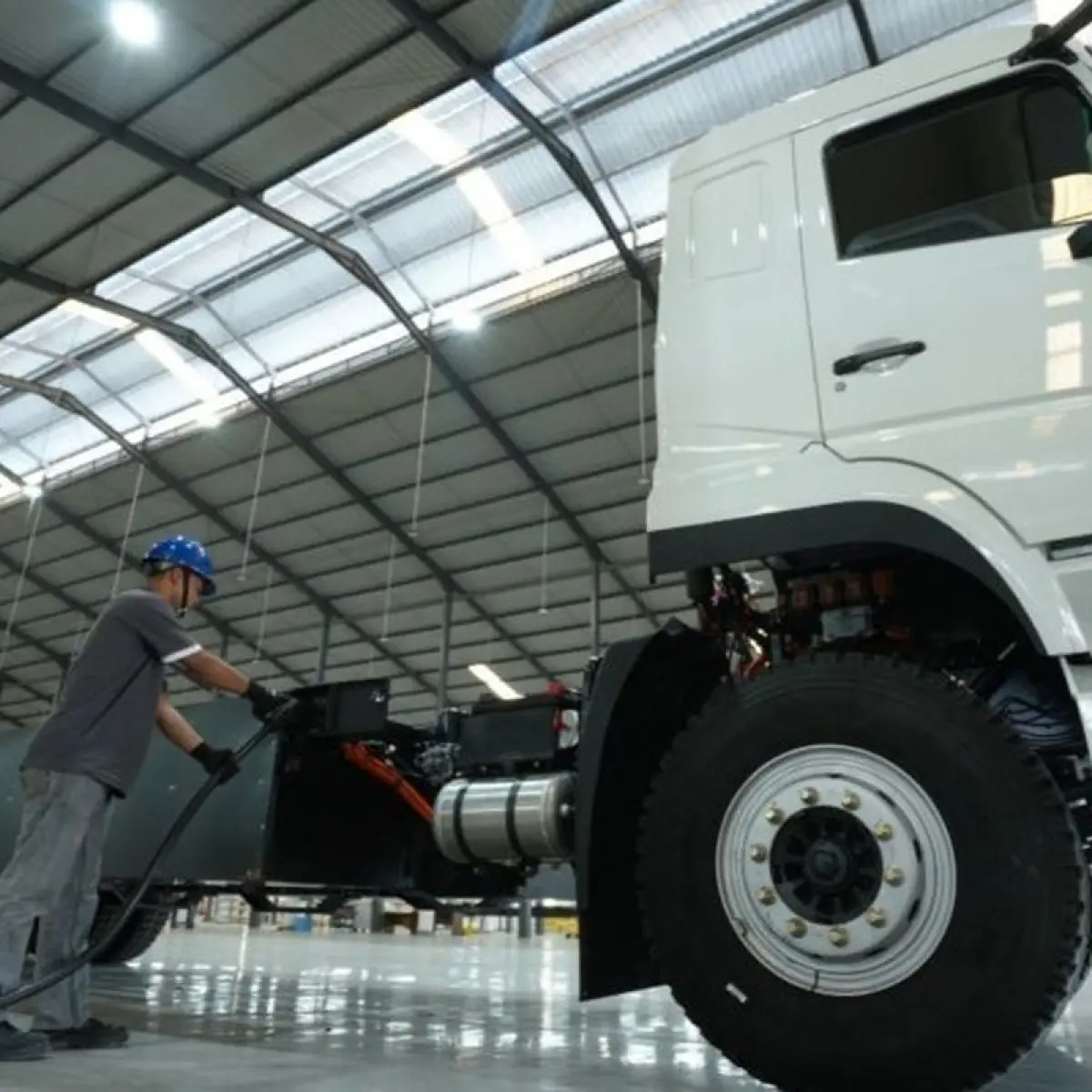 Moeldoko Mendorong Pemerintah Perluas Subsidi Kendaraan Listrik ke Sektor Komersial Bus dan Truk