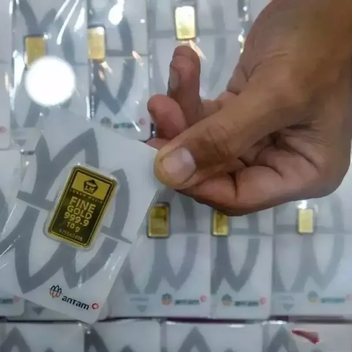 Proyeksi Harga Emas Antam: Analis Prediksi Potensi Pelemahan Tajam di Akhir Pekan