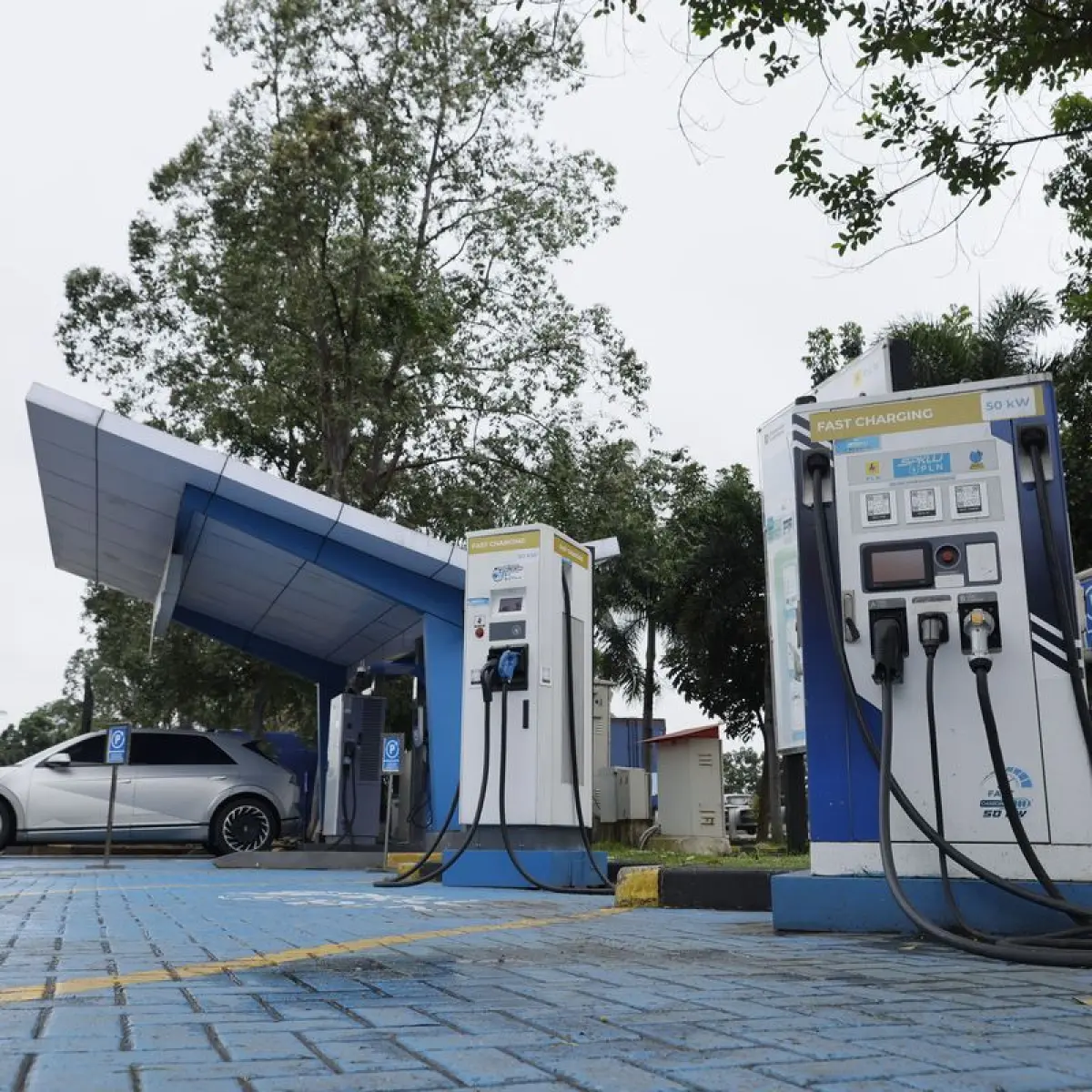 PLN Perkuat Ekosistem Kendaraan Listrik dengan Resmikan SPKLU ke-5.000 di Tanjung Priok