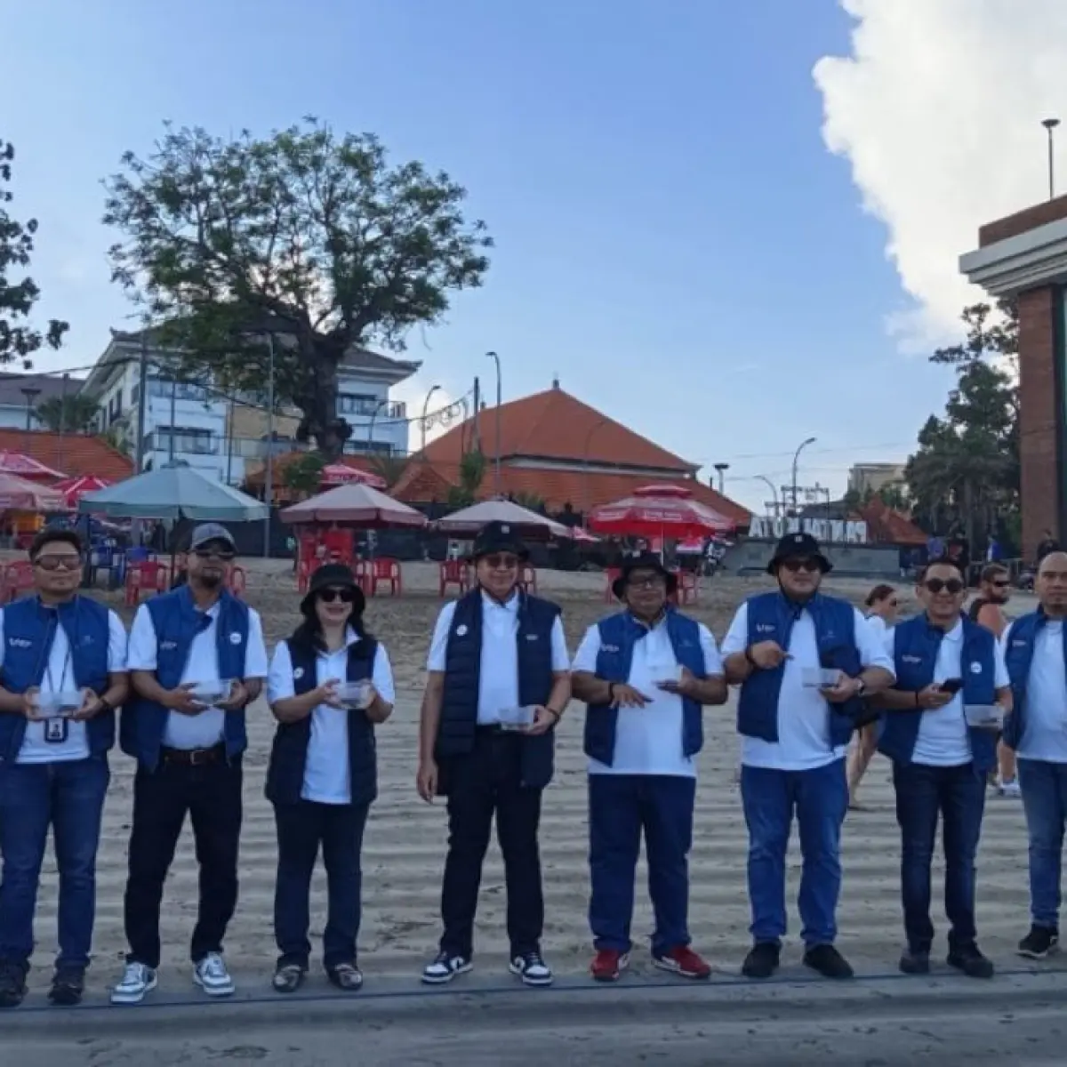 BRI Life Dukung Konservasi Penyu di Bali: 100 Tukik Dilepas dalam Upaya Pelestarian Ekosistem Laut