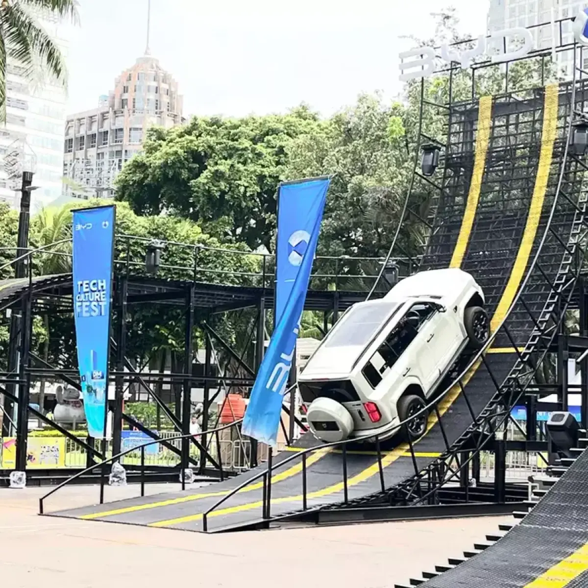 BYD Tech Culture Fest 2026 menjadi panggung eksplorasi teknologi DENZA B5.