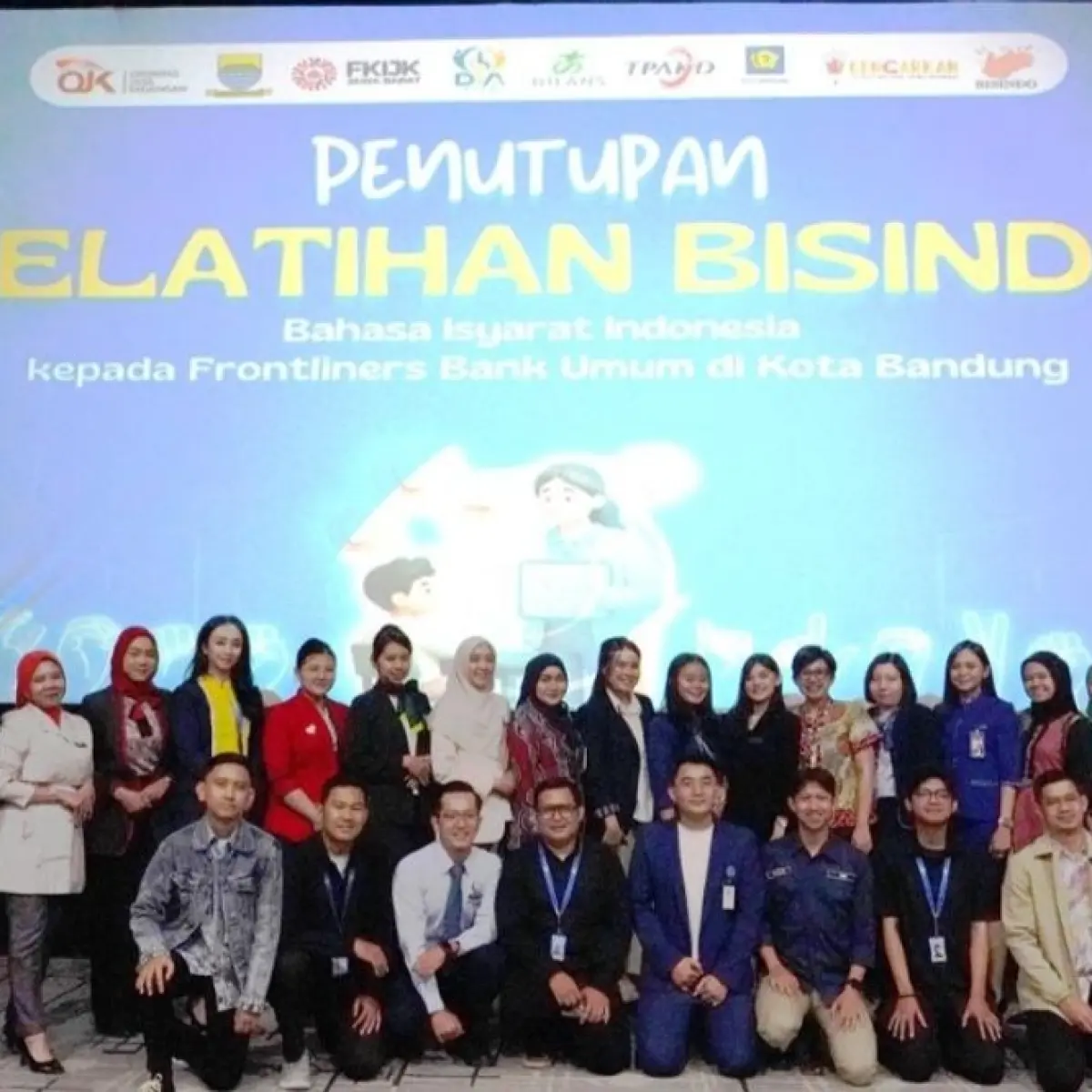 OJK Jawa Barat menggelar pelatihan bahasa isyarat Indonesia bagi penyandang disabilitas.(MI/BAYU ANGGORO)