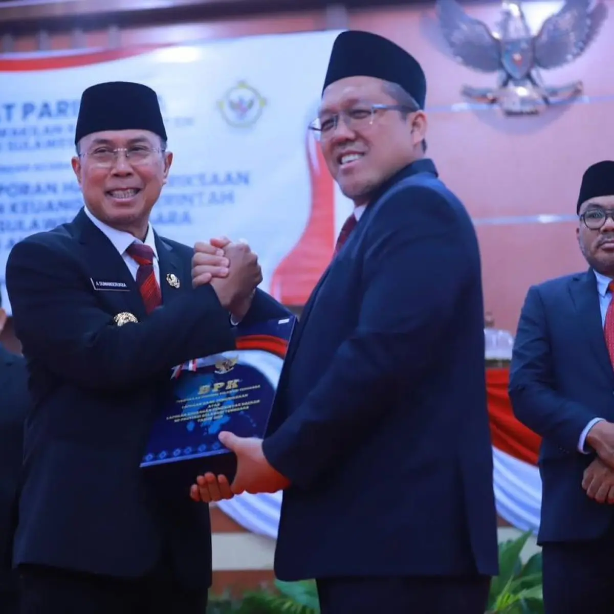 Penyerahan Laporan Hasil Pemeriksaan (LHP) BPK RI tersebut berlangsung dalam Rapat Paripurna DPRD Provinsi Sulawesi Tenggara yang dihadiri Gubernur Sultra, Andi Sumangerukka, di Ruang Rapat Paripurna DPRD Sultra, Senin (25/5/2026).(MI/Rahmat Rullah)