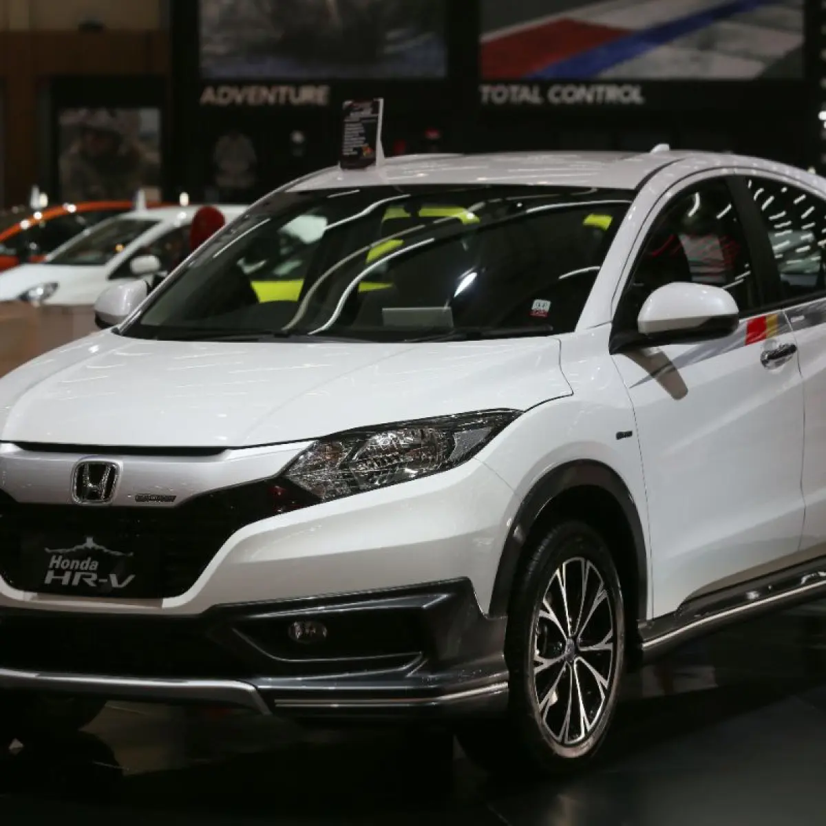 Deretan SUV dan Sedan Premium: Inspirasi Mobil dengan Atap Kaca Terbaik untuk Tahun 2026
