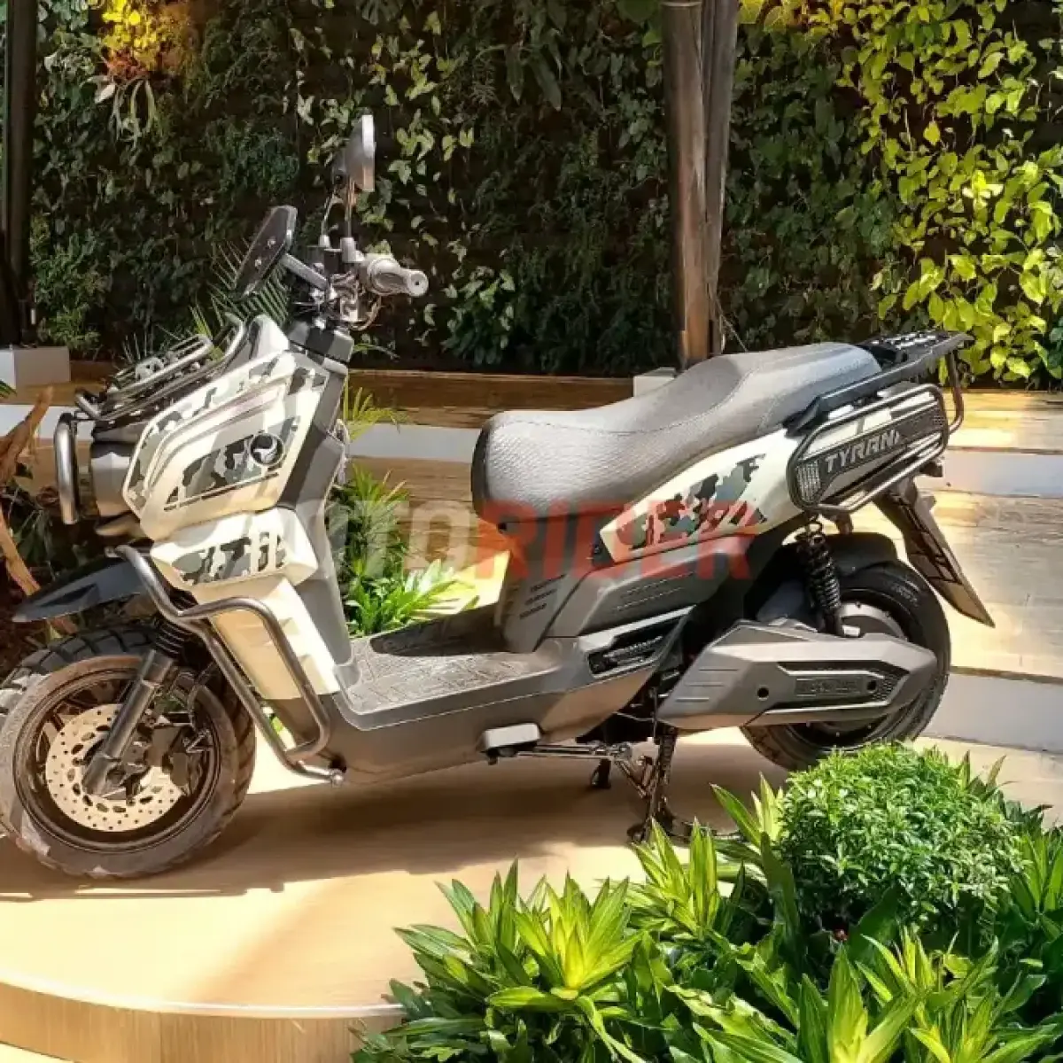 Indomobil eMotor Gebrak Pasar Bandung dengan Deretan Motor Listrik Harga Terjangkau Mulai Rp15 Jutaan