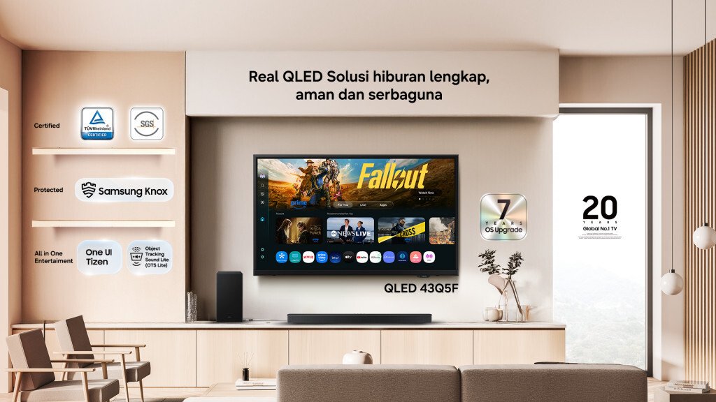Samsung QLED Q5F 43 inci mendukung konsep ruang keluarga modern sebagai pusat hiburan sekaligus penghubung berbagai perangkat digital dalam ekosistem smart living. (Foto: Dok. Samsung)