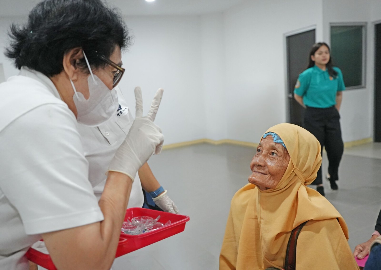 Rangkaian Bakti Sosial HUT Ke-50, Summarecon Gelar Penutupan Operasi Katarak Gratis di Bandung