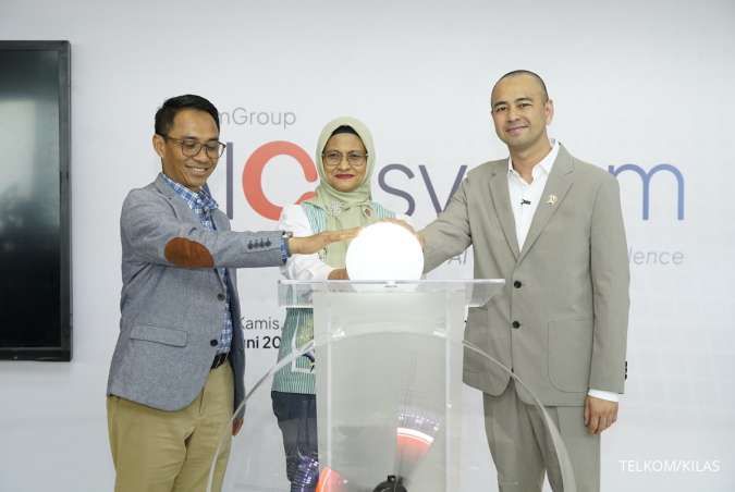   AIcosystem adalah sebuah ekosistem AI terpadu yang menyatukan kapabilitas AI di lingkungan TelkomGroup untuk mendukung pemanfaatan AI di berbagai sektor serta menghadirkan solusi yang relevan bagi kebutuhan industri dan masyarakat.