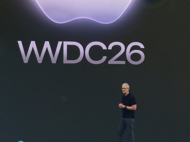 Craig Federighi saat membuka WWDC 2026. (Foto: Uzone.id)