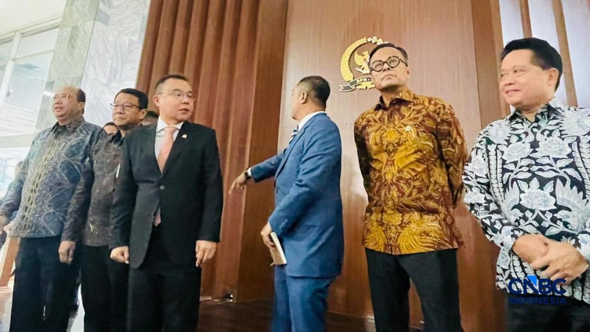 Foto: Wakil Ketua DPR RI, Sufmi Dasco bertemu pimpinan Bank Himbara. (CNBC Indonesia/Romys Bhinekasari)