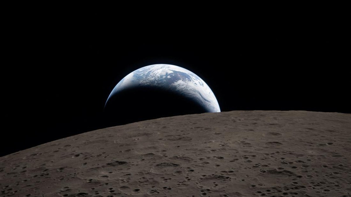 Foto: Pemandangan Bumi, yang sebagian tersembunyi di balik Bulan, yang ditangkap melalui jendela pesawat ruang angkasa Orion pada pukul 18.41 EDT (22.41 GMT) tanggal 6 April 2026, selama penerbangan lintas Bulan oleh awak Artemis II dan diperoleh oleh Reuters pada tanggal 7 April 2026. (via REUTERS/NASA)