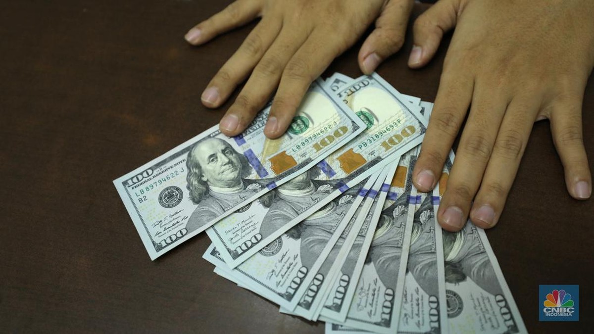 Foto: Ilustrasi dolar Amerika Serikat (AS). (CNBC Indonesia/ Tri Susilo)