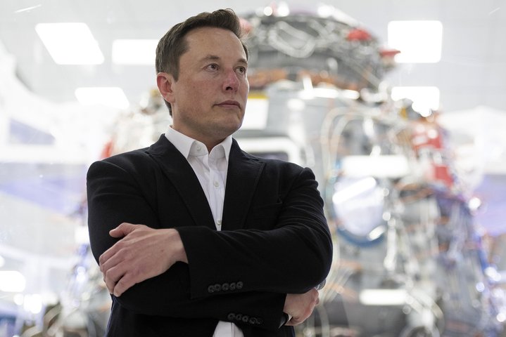 Elon Musk Ukir Sejarah: Kekayaan Bersihnya Melampaui Batas Triliun Dolar AS