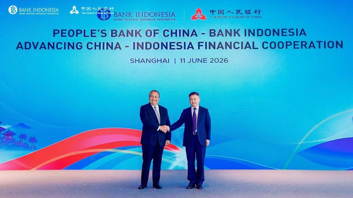 Foto: Gubernur Perry Warjiyo dan Gubernur Pan Gongsheng menjalin kerja sama Bilateral Currency Swap Arrangement (BCSA) antara BI dan PBOC. di Shanghai, China, Rabu (11/6/2026). (Dok. Bank Indonesia)