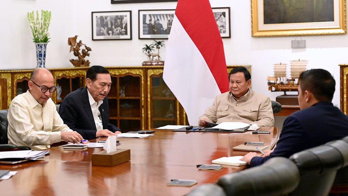 Foto: Presiden Prabowo Subianto menerima Ketua Dewan Ekonomi Nasional (DEN) Luhut Binsar Pandjaitan beserta jajaran di Istana Merdeka, Jakarta, Selasa (9/6/2026). (Dok. BPMI Sekretariat Presiden/Muchlis Jr)