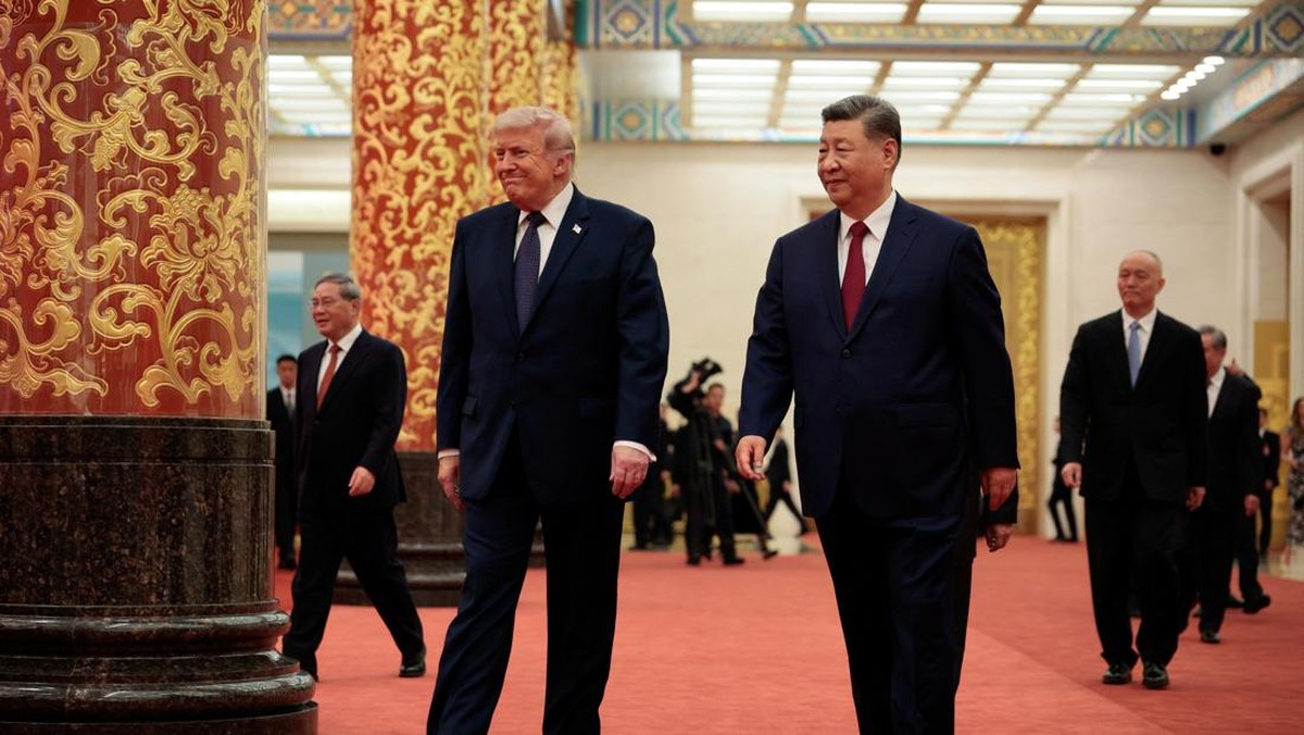 Foto: Presiden AS Donald Trump dan Presiden China Xi Jinping tiba untuk menghadiri jamuan makan malam kenegaraan di Balai Besar Rakyat di Beijing, China, 14 Mei 2026. (REUTERS/Evan Vucci)